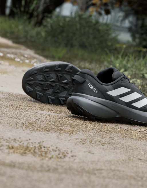 adidas Performance Terrex Tracefinder Plus Trailrunning-Sneaker in Schwarz und Weiß, 6 von 7
