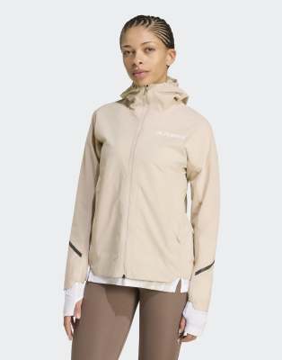 adidas Performance - Terrex Xperior - Leichte Climaproof-Jacke mit 2,5-Lagen-Konstruktion in Wonder Taupe-Neutral