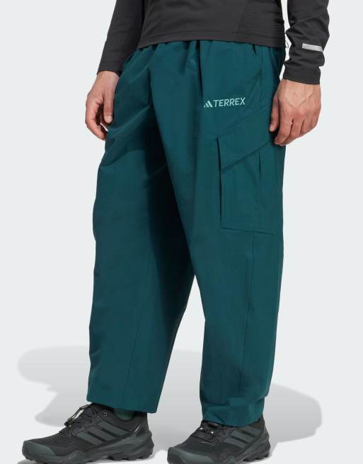 adidas performance - Terrex Xploric - Pantaloni cargo color edera aurora