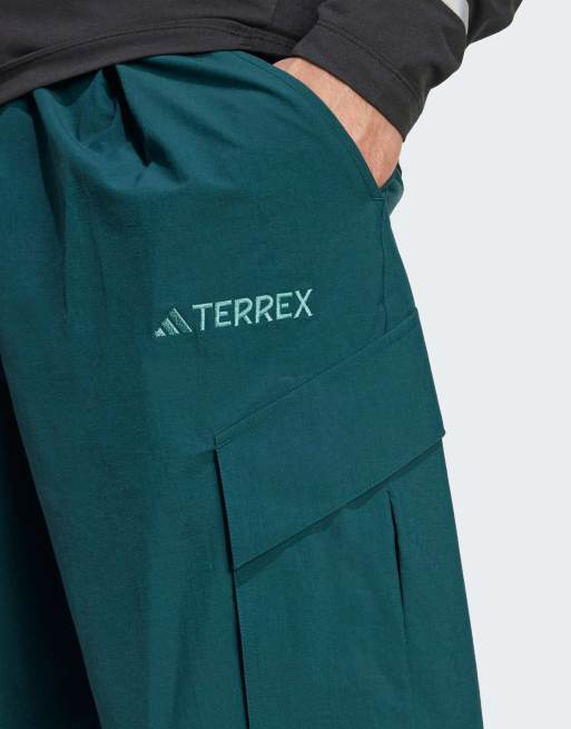 adidas performance - Terrex Xploric - Pantaloni cargo color edera aurora, 2 di 4