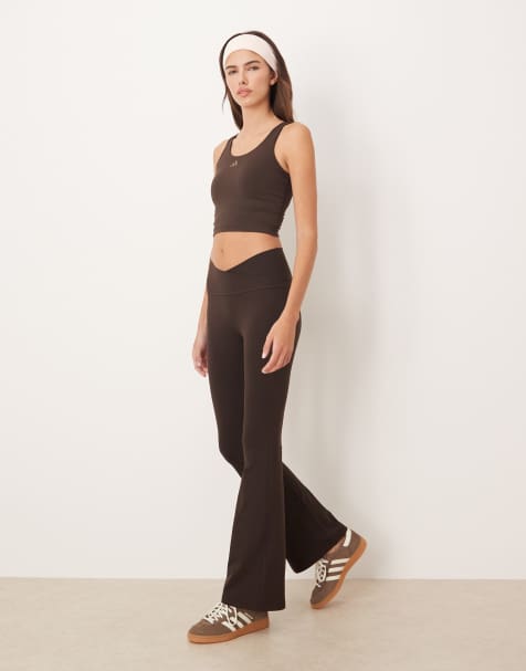 adidas Performance – Three Stripes Studios – Bruna, utsvängda leggings med korsat midjeband - view 1