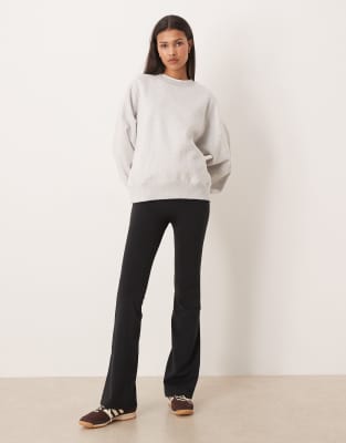 adidas Performance - Three Stripes Studios - Schlagleggings in Schwarz mit überkreuztem Bund