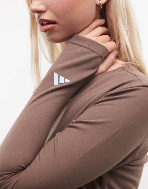 adidas Performance top avvolgente da balletto a tre strisce in marrone, 2 di 4