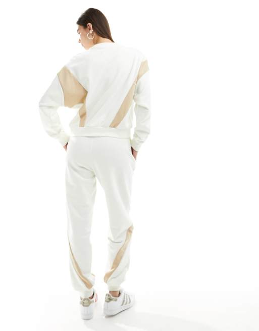 Adidas off sale white tracksuit