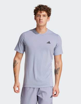 adidas performance – Train essentials feelready – Srebrnofioletowa koszulka treningowa z czarnym logo