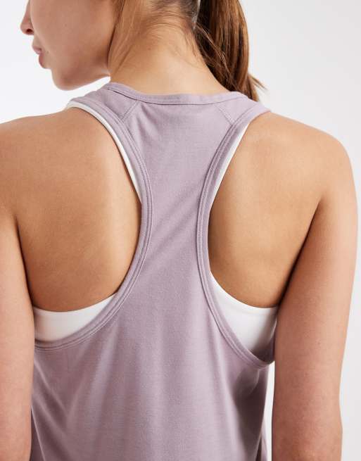 adidas Performance – Train Essentials – Tanktop in Preloved Fig mit Ringerrücken und dezentem Logo, 4 von 4