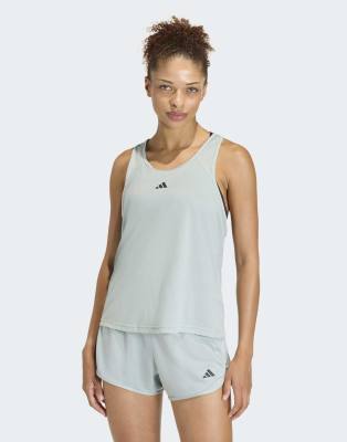 adidas Performance - Train Essentials - Tanktop in Wonder Sage mit Ringerrücken und dezentem Logo-Grün