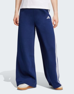 adidas Performance - Weite Fleece-Hose in Dunkelblau mit den 3 Streifen