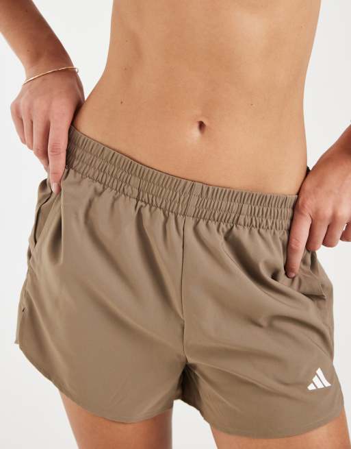 adidas Performance – Workout Essentials – 2-in-1-Shorts in Khaki-Six, 3 von 5