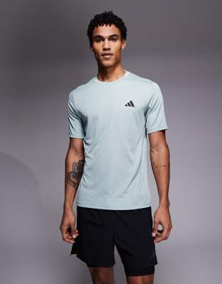 Performance - Workout Essentials - Basic-T-Shirt in Salbeigrün Grün XS
