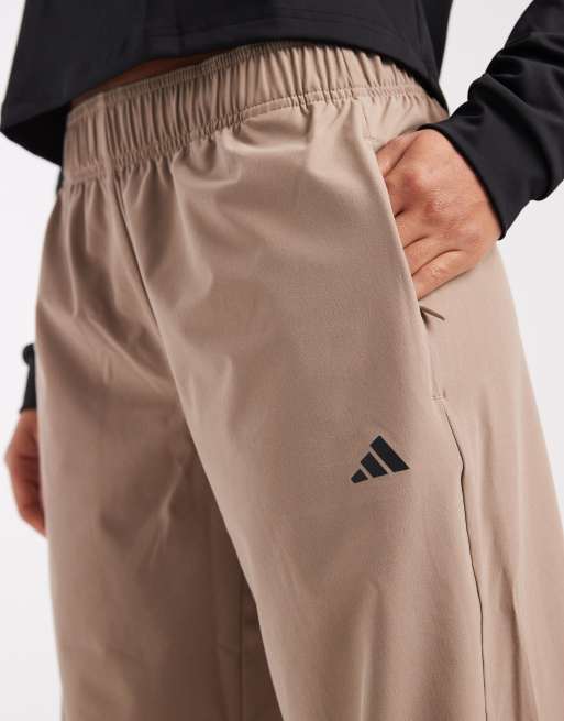 adidas performance - Workout essentials - Kridtbrune vævede træningsbukser, 2 af 5