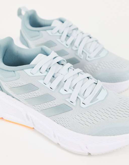 adidas – Questar – Lauf-Sneaker in Blau