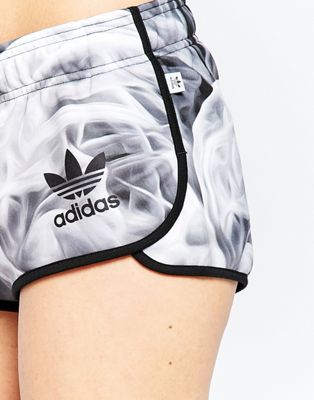 Adidas – Rita Ora – Shorts in White 
