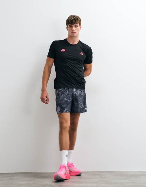 adidas Running adi365 AR t-shirt avec imprimé au dos en noir et rose, 3 de 5
