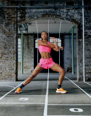 adidas Running - Adizero Essentials - Crop Top in Pink-Rosa