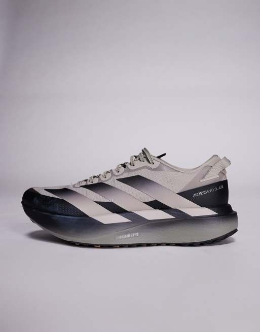 adidas Running – Adizero EVO SL ATR – Sneaker in Beige und Schwarz, 2 von 5