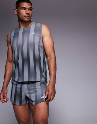 adidas Running - Adizero - Sorte og grå shorts med print - view 1