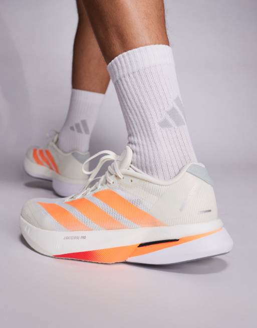 adidas – Running – Boston 13 – Orange och vita löparskor, 4 av 5