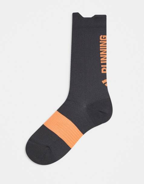 adidas Running – Lauf-Socken in Grau mit Print in Orange hinten - view 1