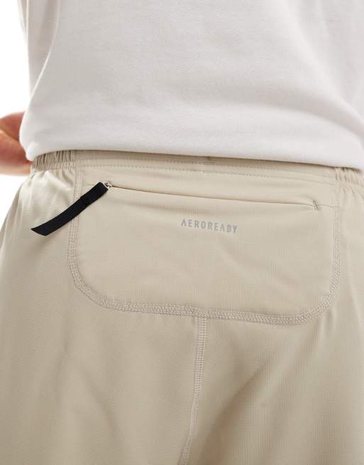adidas – Running – Own The Run – Beige shorts med 3 ränder, 5 av 5