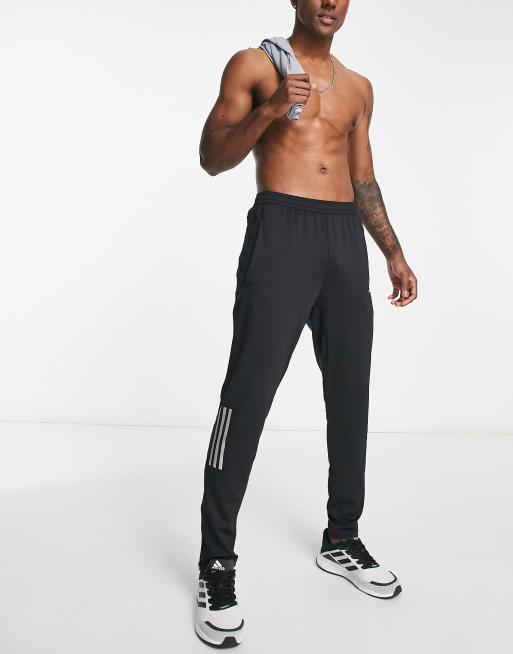 Black adidas hotsell joggers outfit