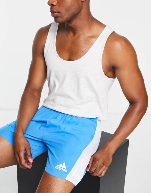 adidas Running – Own the Run – Niebieskie szorty ze wstawką  