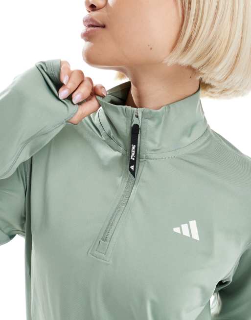adidas Running – Own The Run – Oberteil in Silbergrün mit kurzem Reißverschluss, 3 von 4