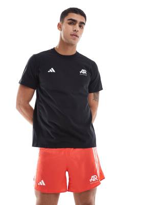 adidas Running - Own The Run - Røde shorts med 3 striber - view 1