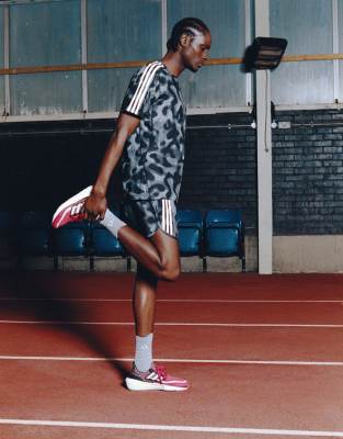 adidas Running - Own The Run - Sort t-shirt med print