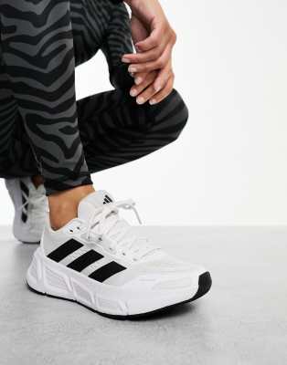 adidas Running Questar 2 Sneakers in wit