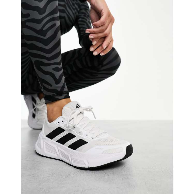 Adidas questar hot sale on feet