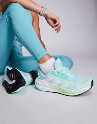 adidas Running - Questar 3 - Sneaker in Mint und Weiß-Blau