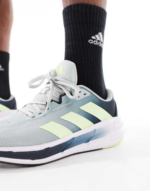 Zapatillas de deporte grises y amarillas Questar 3 de adidas Running