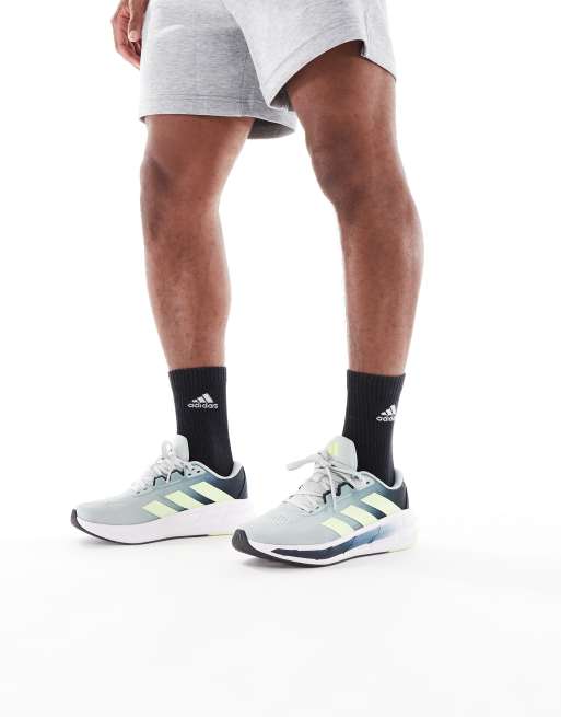 Zapatillas de deporte grises y amarillas Questar 3 de adidas Running