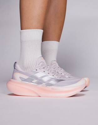 adidas Running - Supernova Glide - Sneaker in reflektierendem Silber und Lila