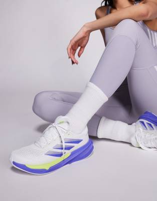 adidas Running - Supernova Stride 2 - Sneaker in Weiß, Silber und Lila