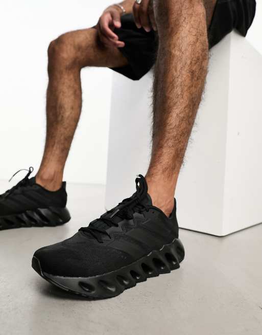 lichtgewicht Binnenshuis Alfabet adidas Running Switch FWD trainers in black | ASOS