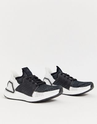adidas Running - Ultraboost 19 - Sneakers in zwart en wit