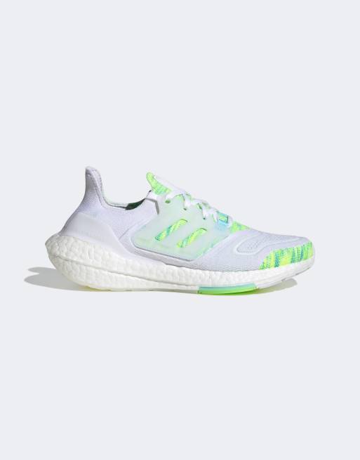 adidas – Running Ultraboost 22 – Sneaker in Grün und Weiß