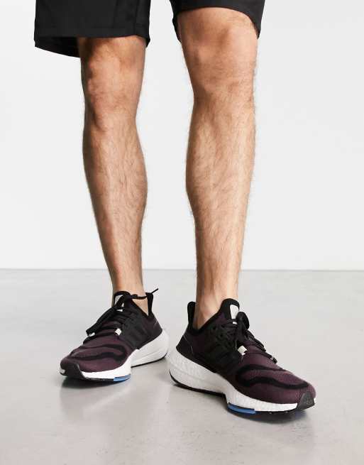 Op te slaan Dader Inwoner adidas Running Ultraboost 22 sneakers in black and burgundy | ASOS