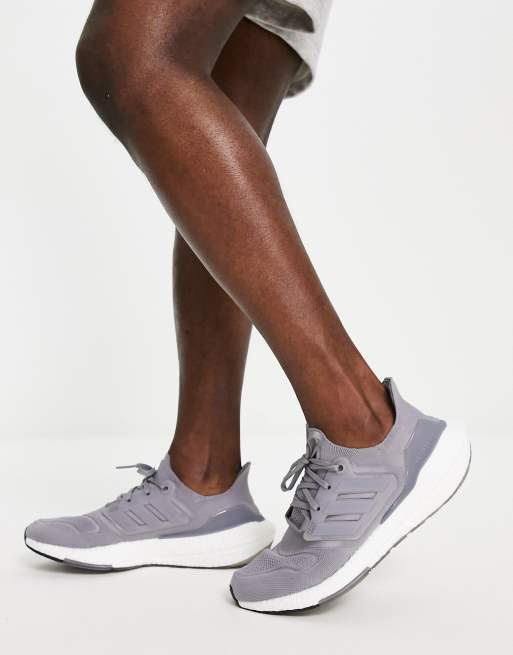 adidas - Running - Ultraboost 22 - Sneakers in grijs 