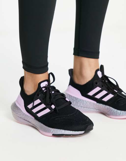 adidas Running Ultraboost 22 Sneakers nere e rosa con suola metallizzata