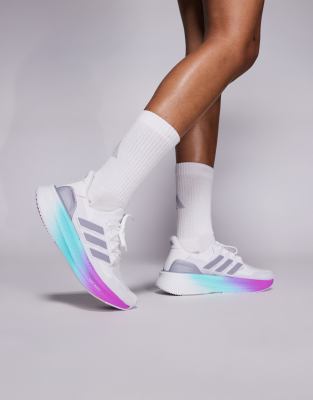 adidas Running - Ultraboost 5 Multirun - Laufsneaker in Silber mit lila-grünem Farbverlauf
