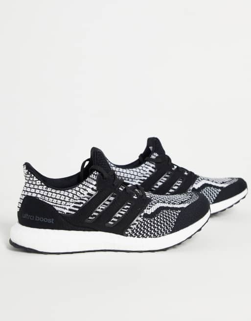 Adidas ultra boost store nere con strisce bianche