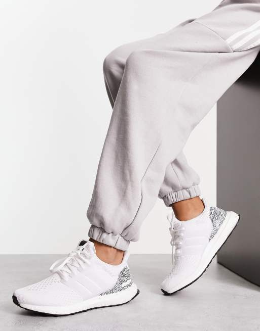 adidas Running – Ultraboost DNA – Białe buty sportowe