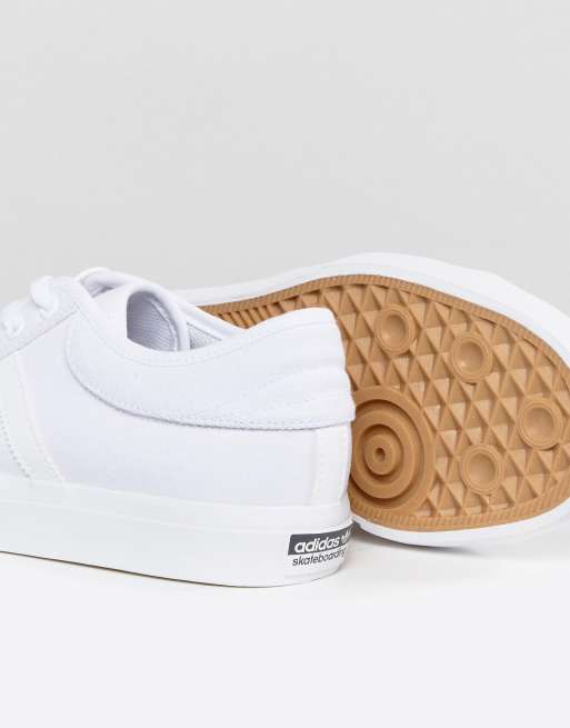 adidas -Skateboarding Matchcourt - Sneakers in wit F37382 | ASOS