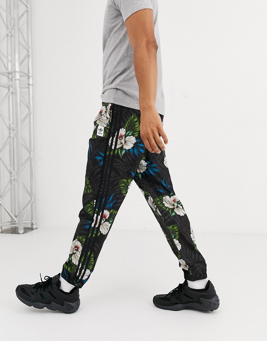 Adidas Skateboarding – Mjukisbyxor med 3 ränder och blommönster-Flerfärgad
