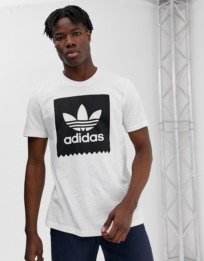 Adidas Skateboarding - T-shirt met logovlak in wit