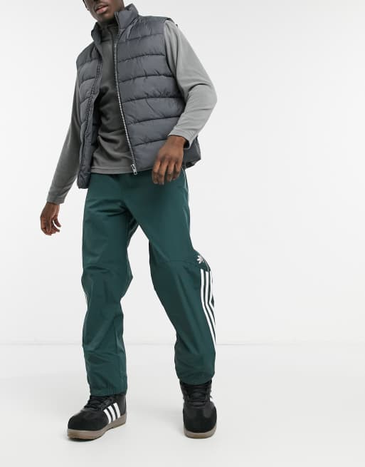 https://images.asos-media.com/products/adidas-snowboarding-mobility-pantaloni-da-neve-verdi/22279772-4?$n_640w$&wid=513&fit=constrain