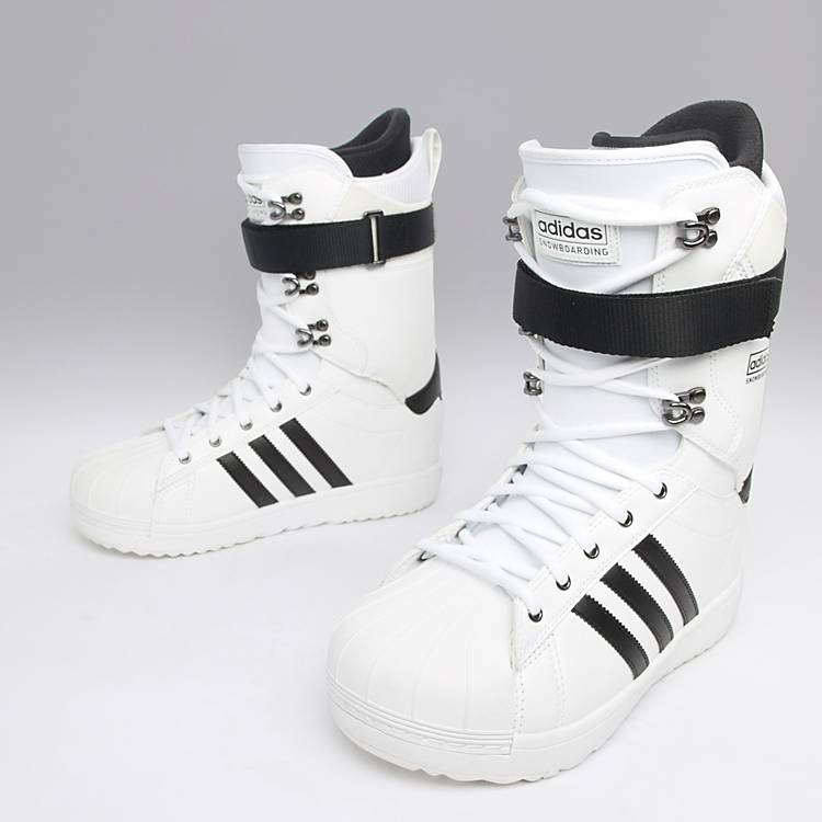 Snowboarding Snowboard Boots in White | ASOS